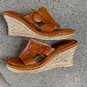 BORN WOMEN'S LEATHER WEDGE SLIP ON SANDALS BROWN SIZE 6 / 36.5